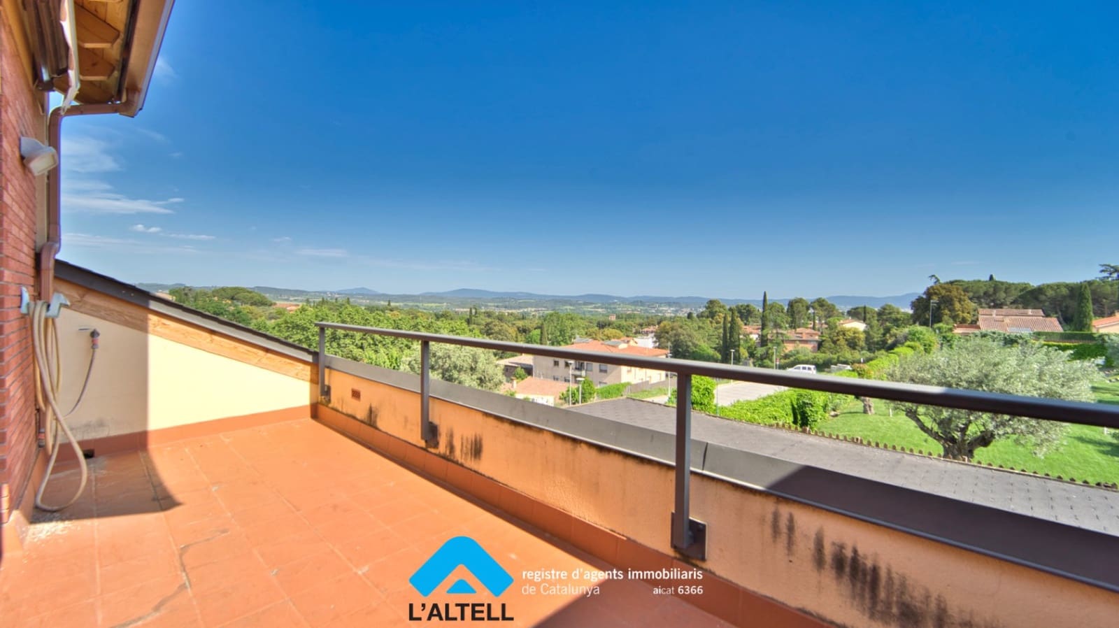 4 makuuhuone Huvila myytävänä paikassa L'Ametlla del Valles mukana uima-altaan 
autotalli - 599 000 € (Ref: 9804839)