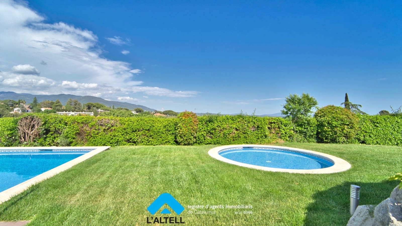 4 makuuhuone Huvila myytävänä paikassa L'Ametlla del Valles mukana uima-altaan 
autotalli - 599 000 € (Ref: 9804839)