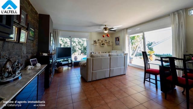 4 bedroom Villa for sale in L'Ametlla del Vallès with pool garage - € 760,000 (Ref: 9819624)