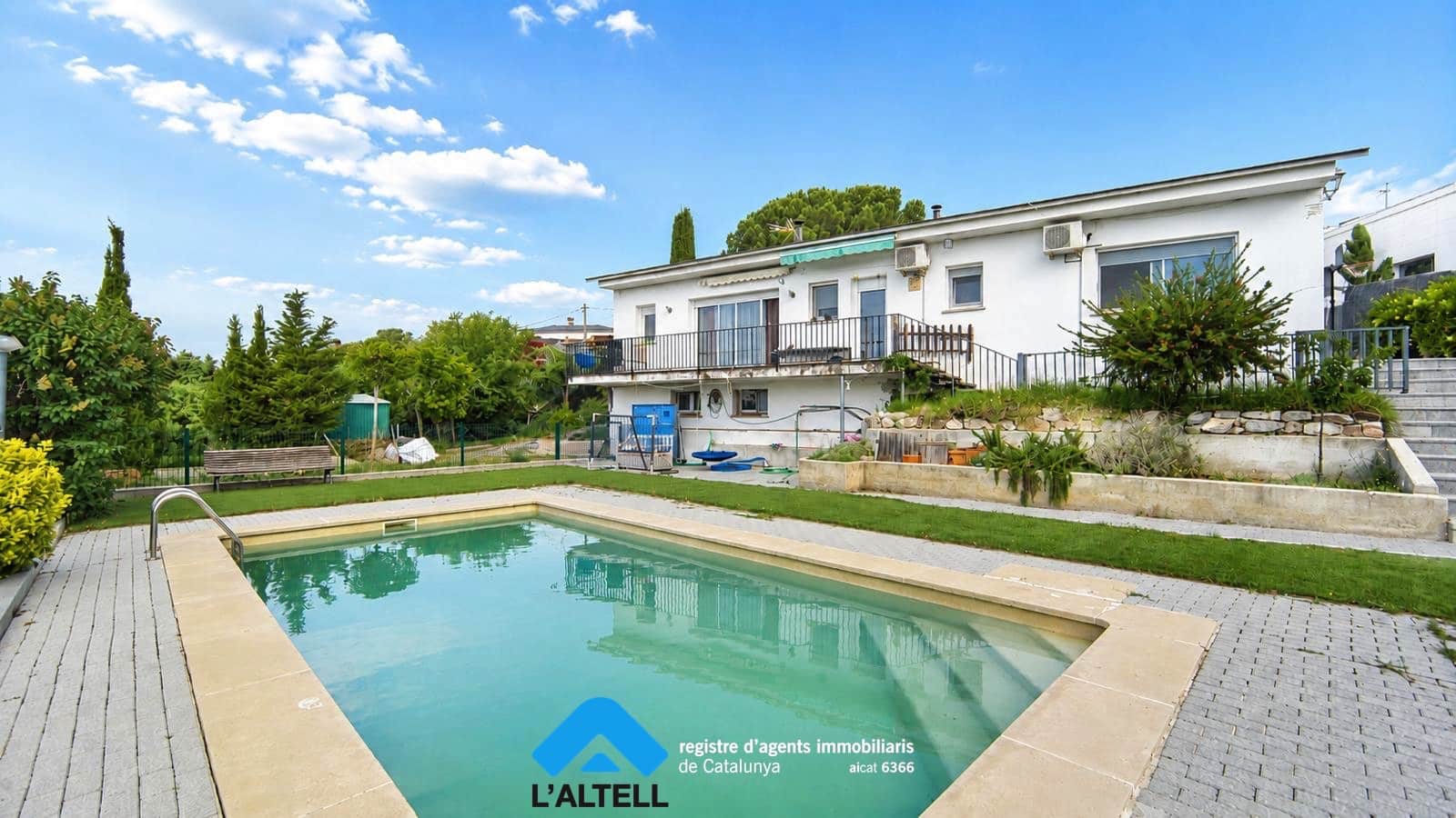 3 bedroom Villa for sale in L'Ametlla del Valles with pool - € 550,000 (Ref: 9821178)