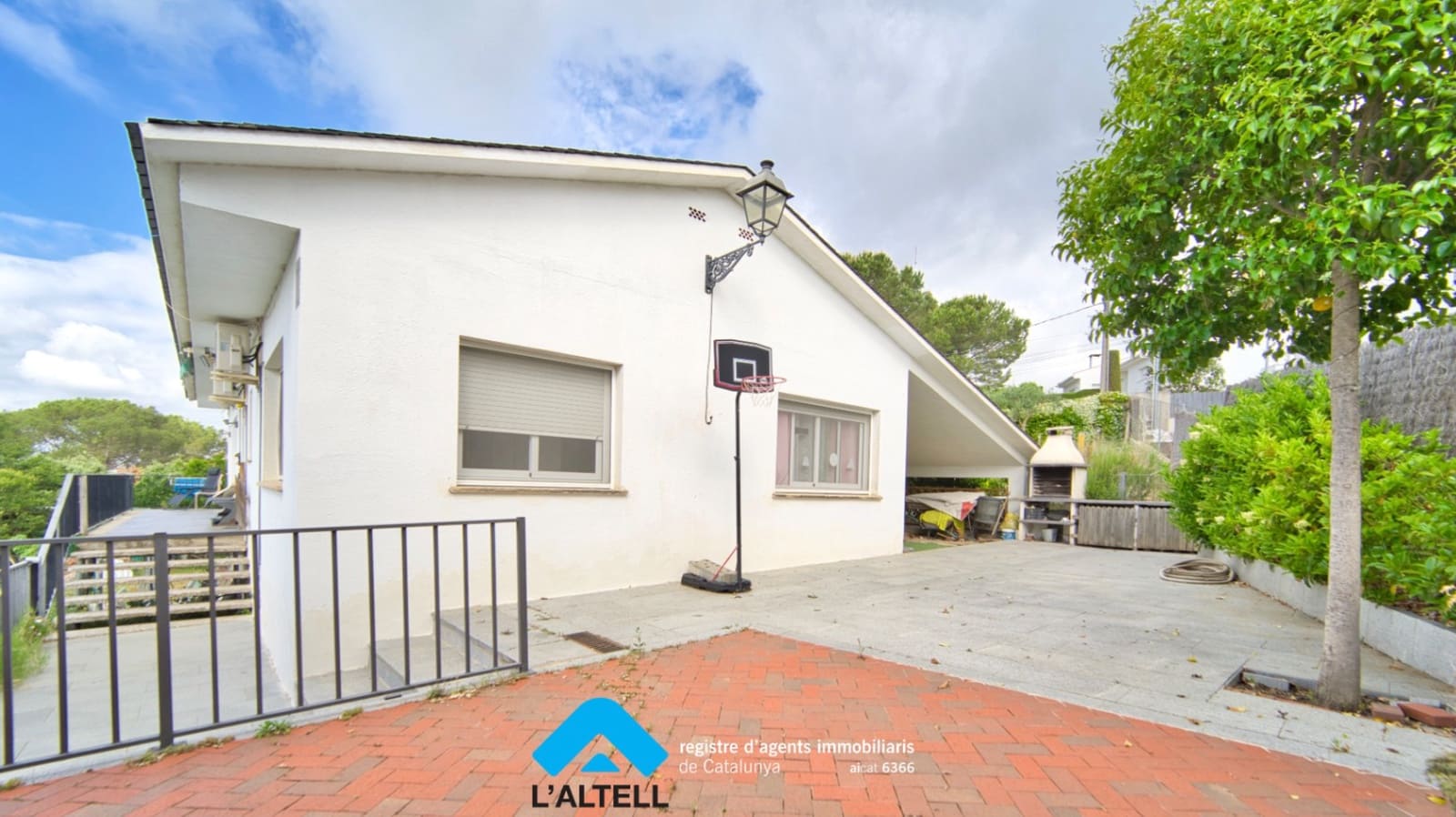 3 bedroom Villa for sale in L'Ametlla del Valles with pool - € 550,000 (Ref: 9821178)