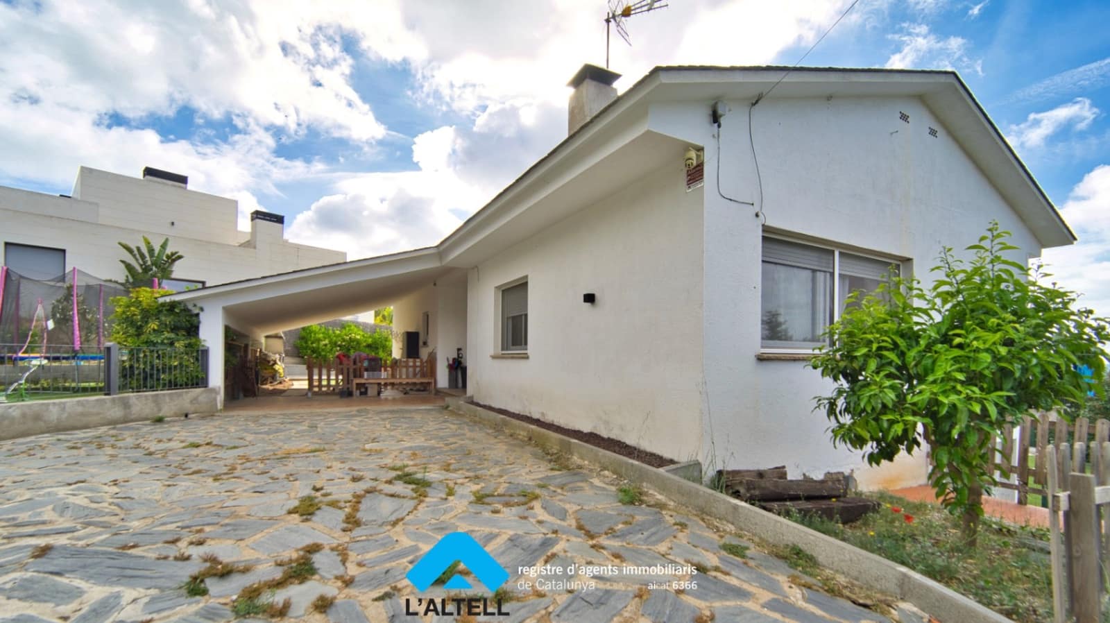 3 bedroom Villa for sale in L'Ametlla del Valles with pool - € 550,000 (Ref: 9821178)