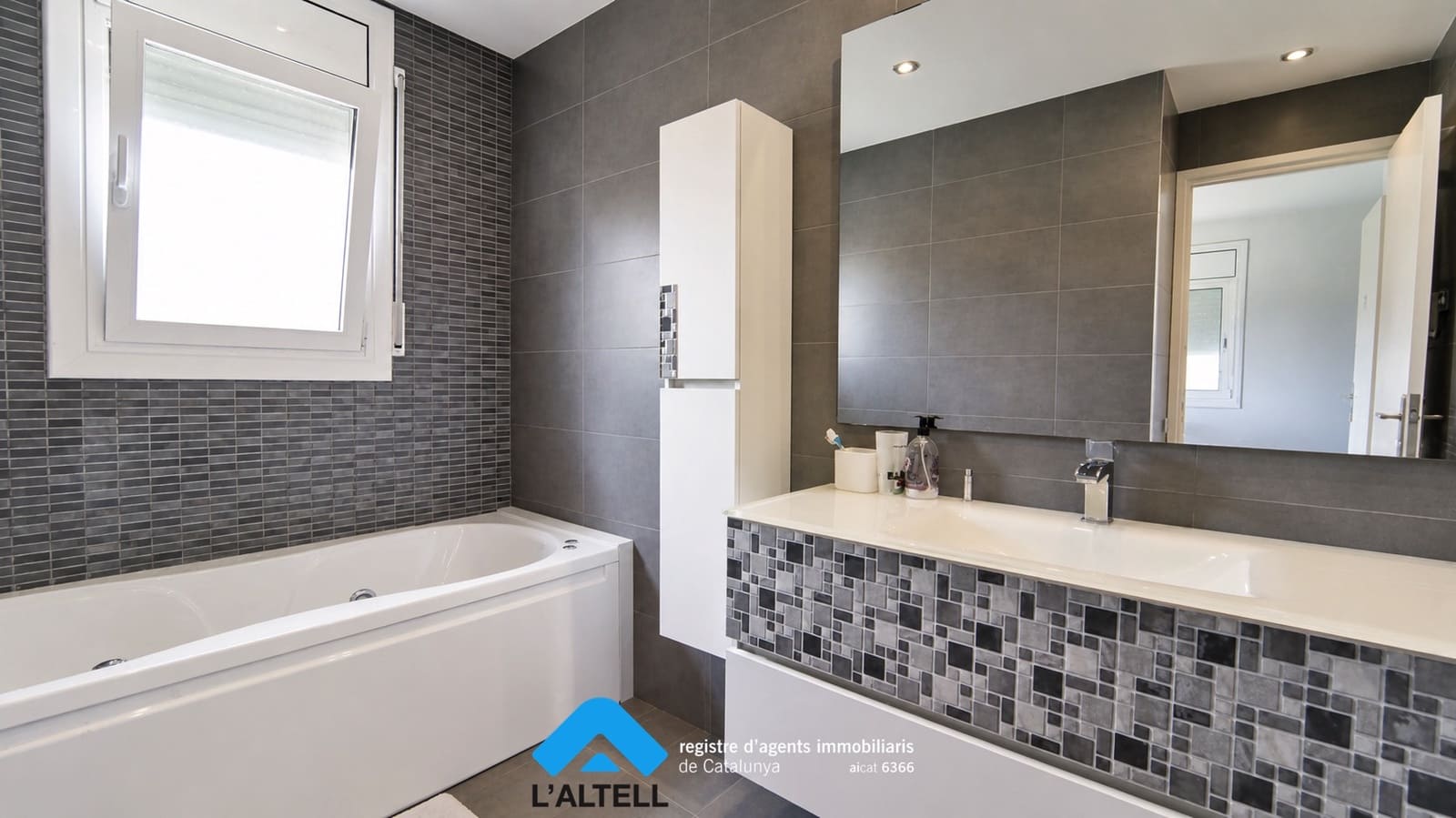 3 bedroom Villa for sale in L'Ametlla del Valles with pool - € 550,000 (Ref: 9821178)