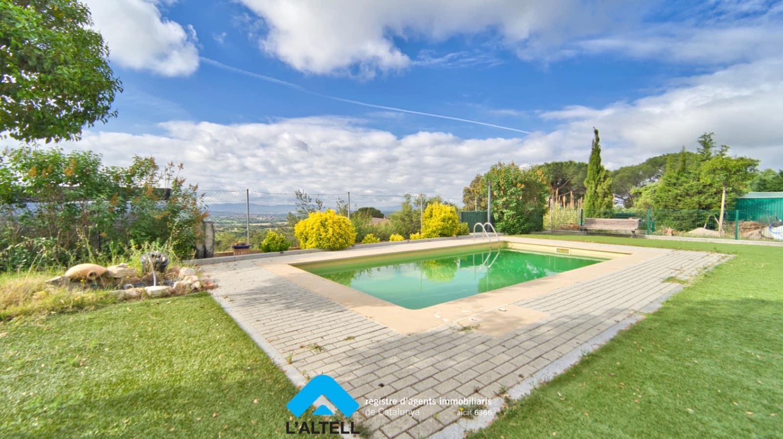 3 bedroom Villa for sale in L'Ametlla del Valles with pool - € 550,000 (Ref: 9821178)
