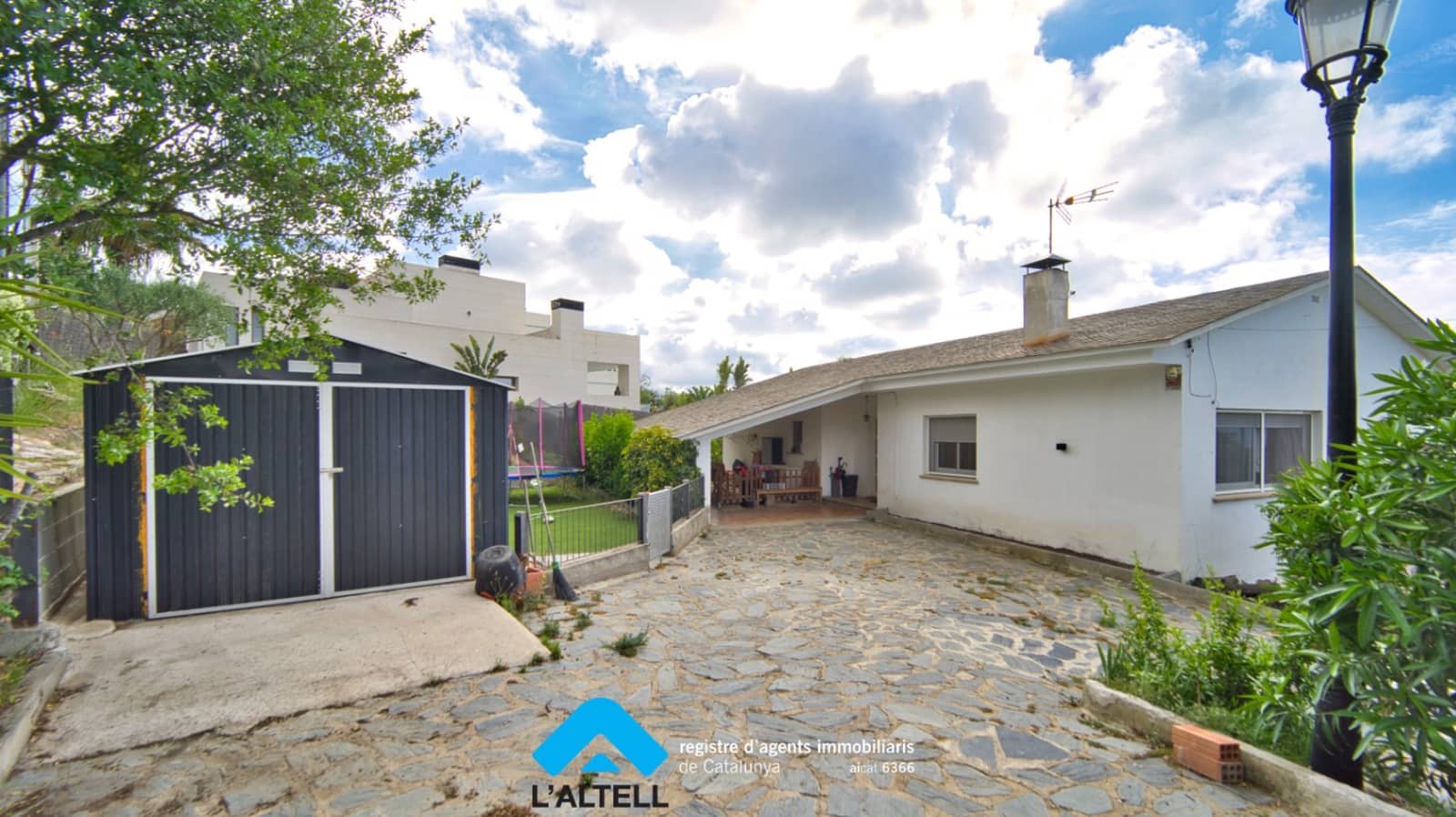 3 bedroom Villa for sale in L'Ametlla del Valles with pool - € 550,000 (Ref: 9821178)