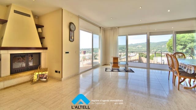 4 soverom Villa til salgs i La Garriga med svømmebasseng garasje - € 750 000 (Ref: 9858275)