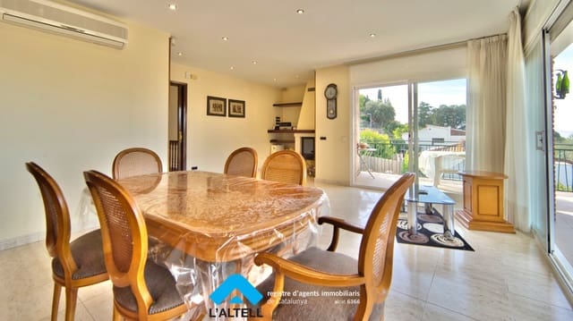 4 soverom Villa til salgs i La Garriga med svømmebasseng garasje - € 750 000 (Ref: 9858275)