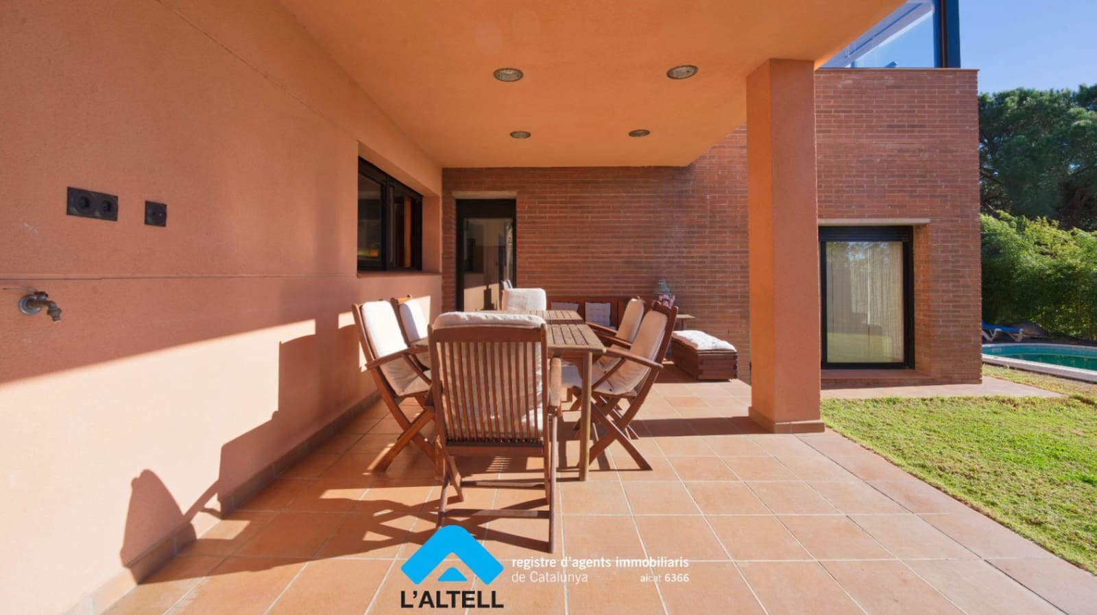 3 bedroom Villa for sale in L'Ametlla del Valles with pool garage - € 475,000 (Ref: 9883692)