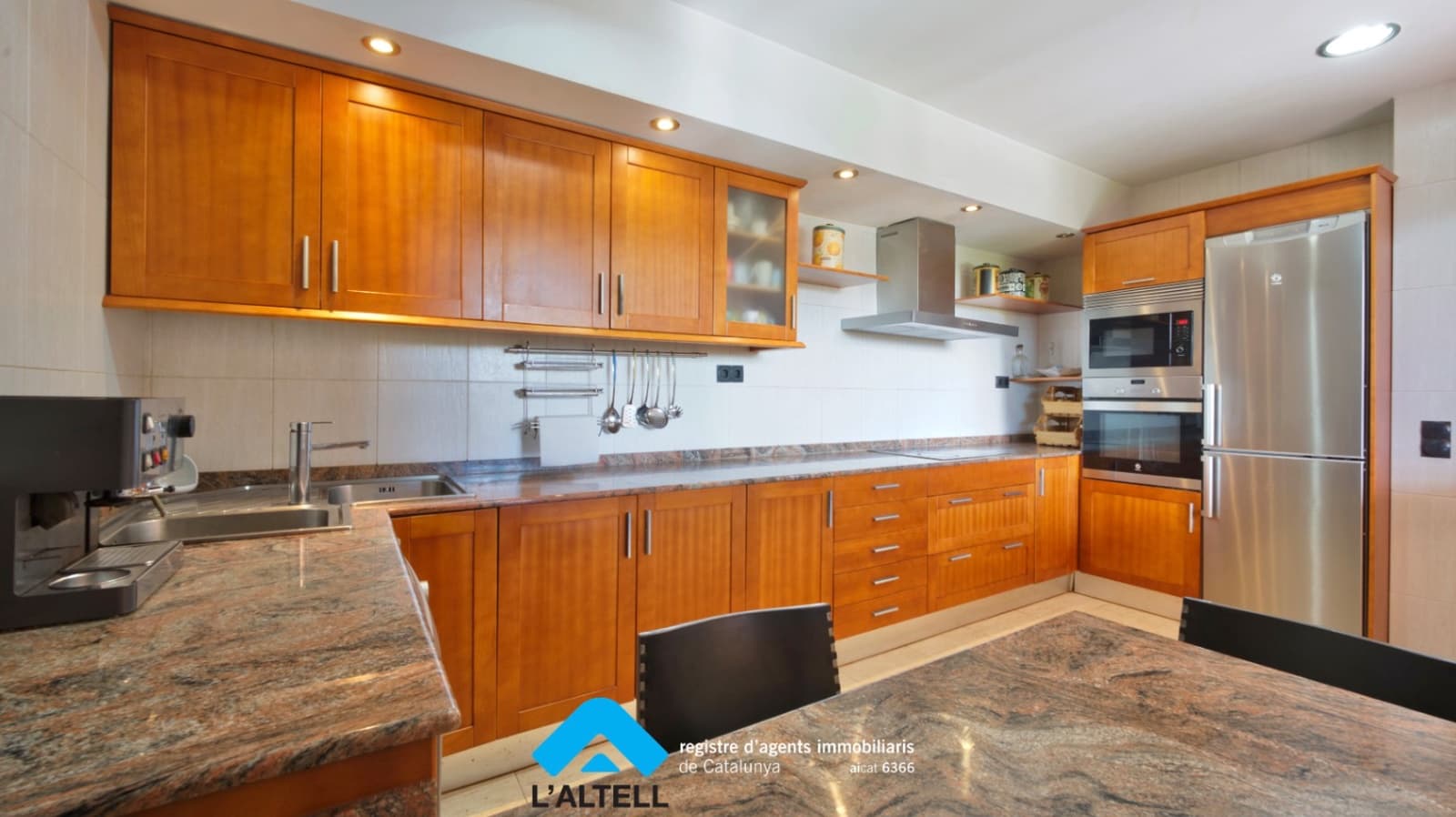 3 bedroom Villa for sale in L'Ametlla del Valles with pool garage - € 475,000 (Ref: 9883692)