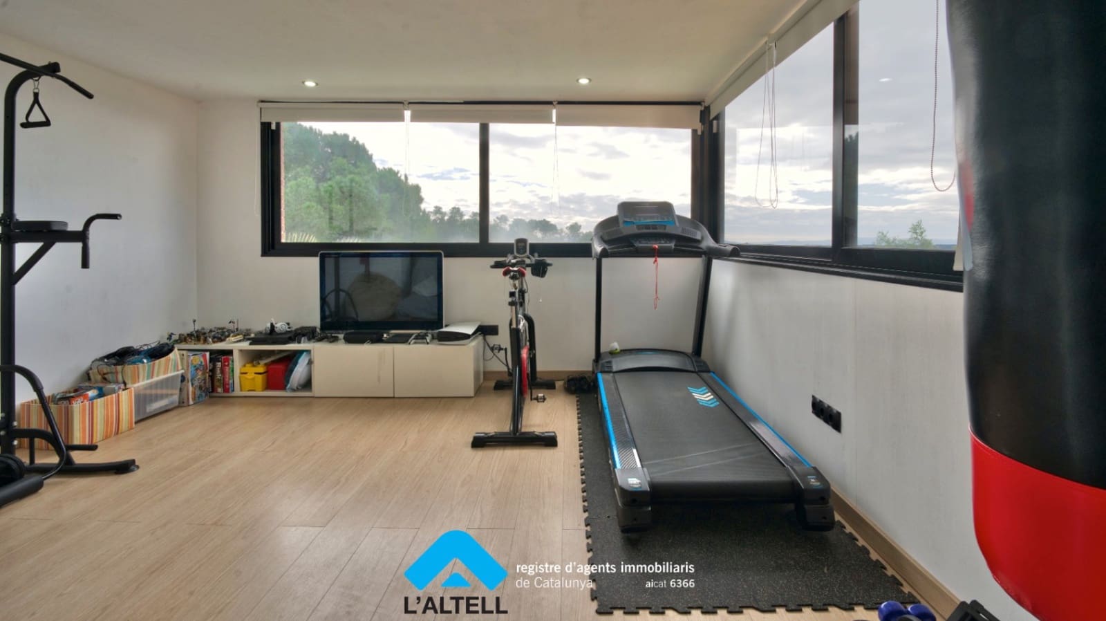 3 bedroom Villa for sale in L'Ametlla del Valles with pool garage - € 475,000 (Ref: 9883692)
