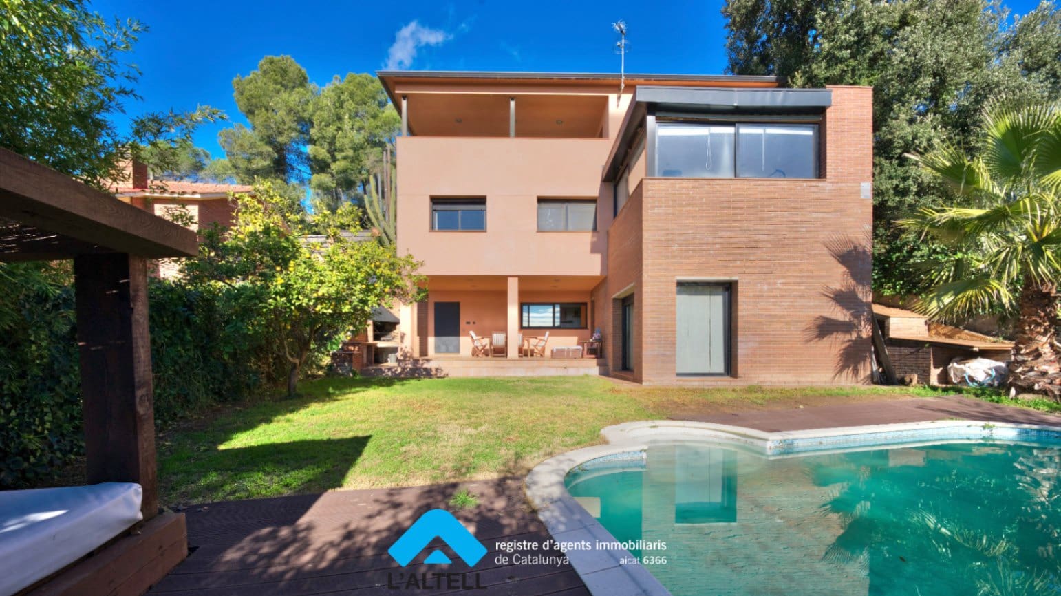 3 bedroom Villa for sale in L'Ametlla del Valles with pool garage - € 475,000 (Ref: 9883692)