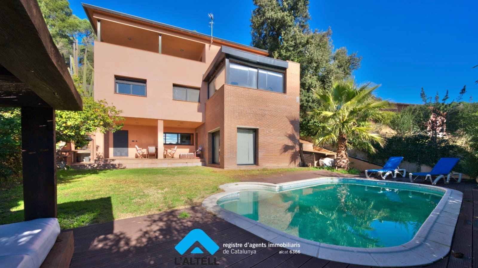 3 bedroom Villa for sale in L'Ametlla del Valles with pool garage - € 475,000 (Ref: 9883692)