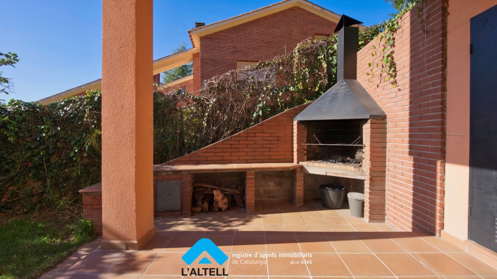 3 bedroom Villa for sale in L'Ametlla del Valles with pool garage - € 475,000 (Ref: 9883692)