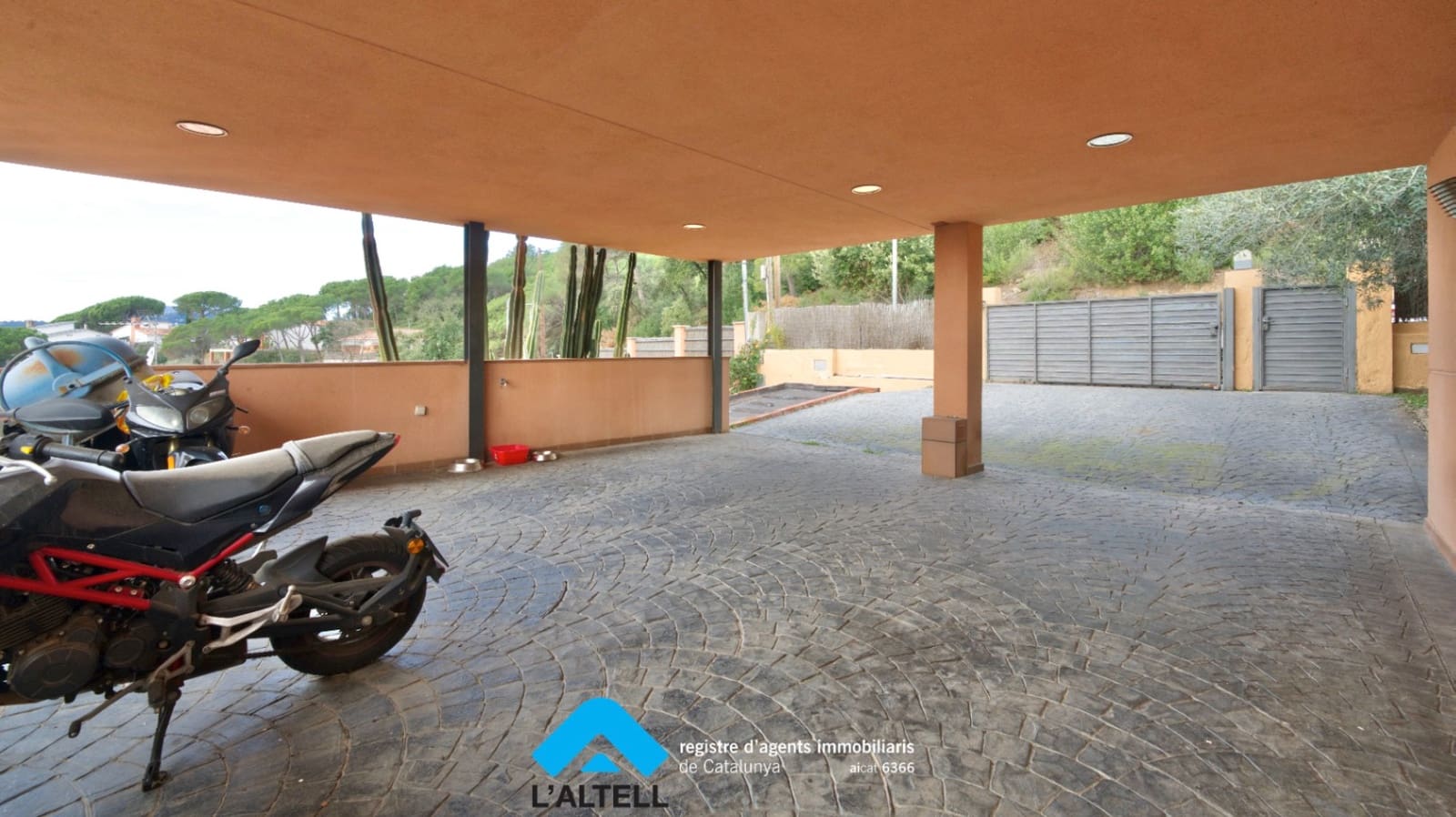 3 bedroom Villa for sale in L'Ametlla del Valles with pool garage - € 475,000 (Ref: 9883692)