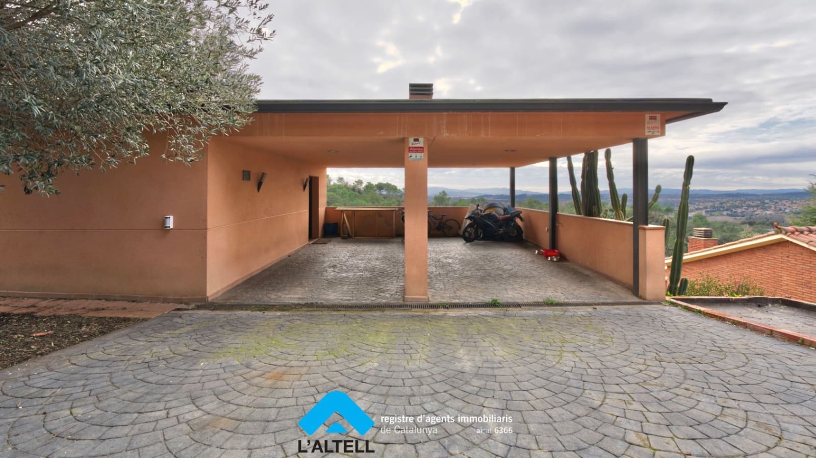 3 bedroom Villa for sale in L'Ametlla del Valles with pool garage - € 475,000 (Ref: 9883692)