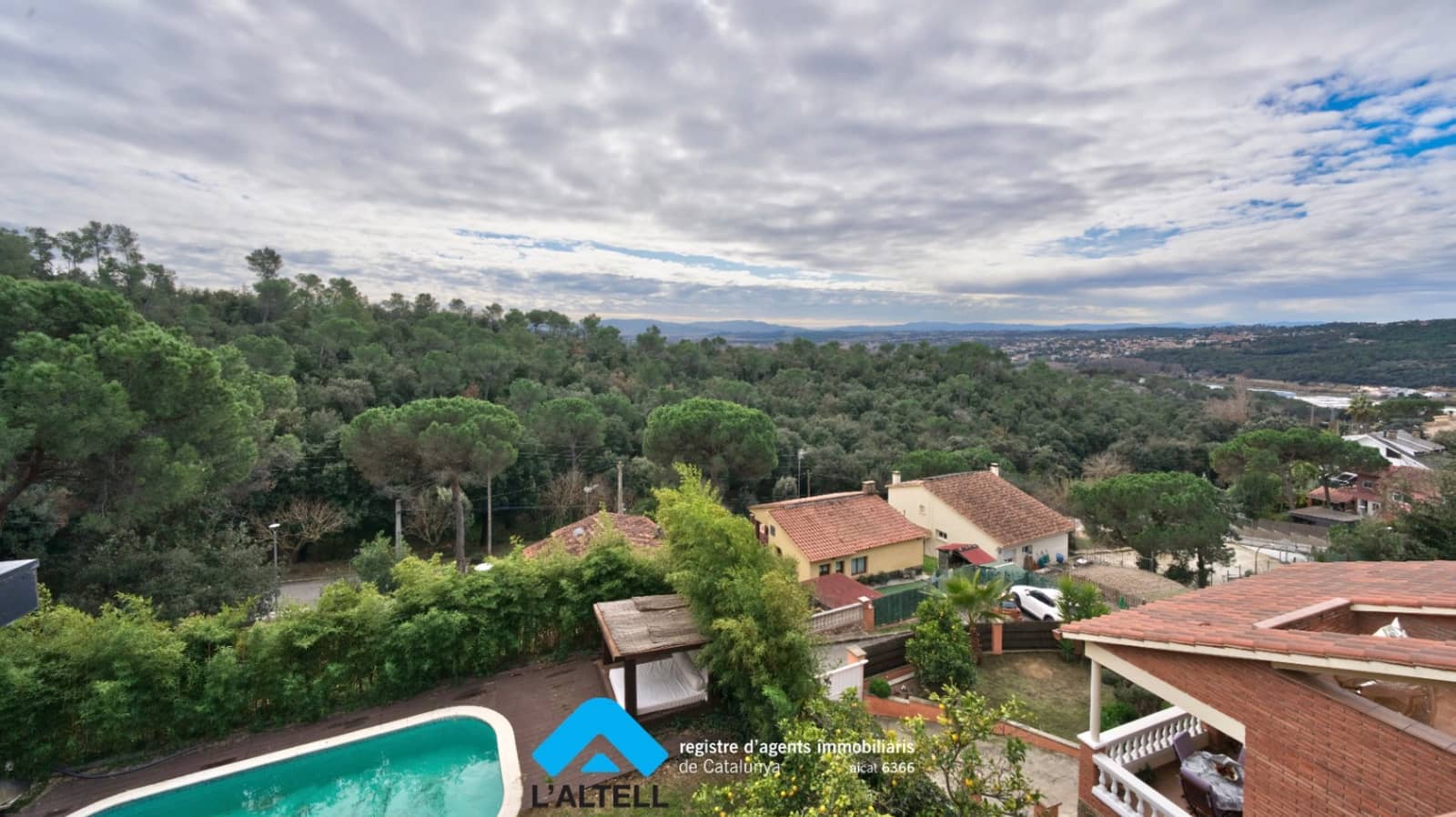3 bedroom Villa for sale in L'Ametlla del Valles with pool garage - € 475,000 (Ref: 9883692)