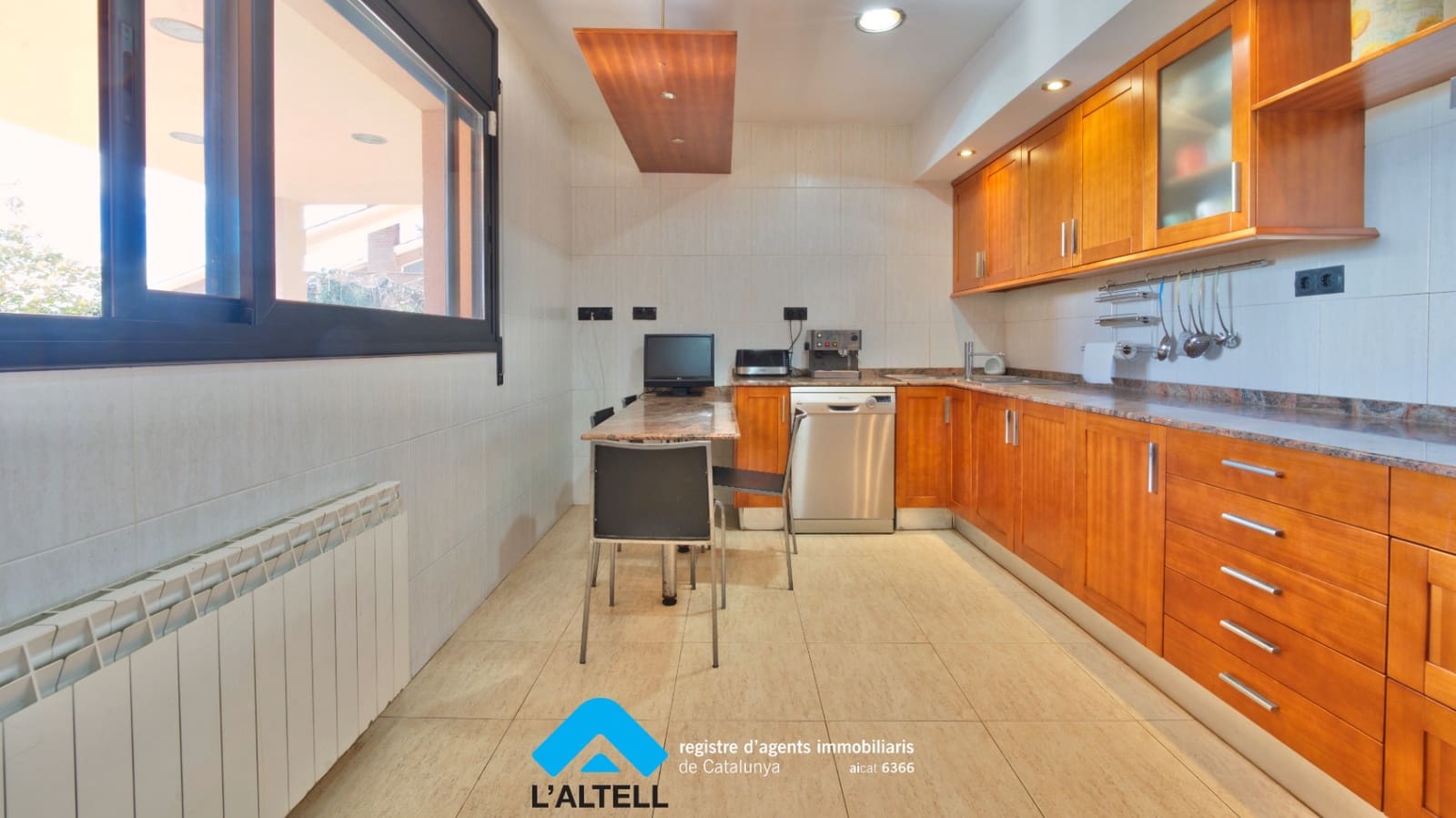 3 bedroom Villa for sale in L'Ametlla del Valles with pool garage - € 475,000 (Ref: 9883692)