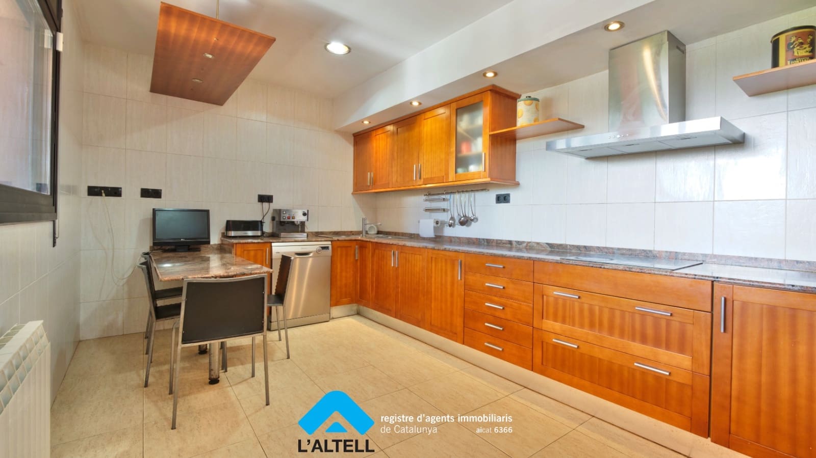 3 bedroom Villa for sale in L'Ametlla del Valles with pool garage - € 475,000 (Ref: 9883692)