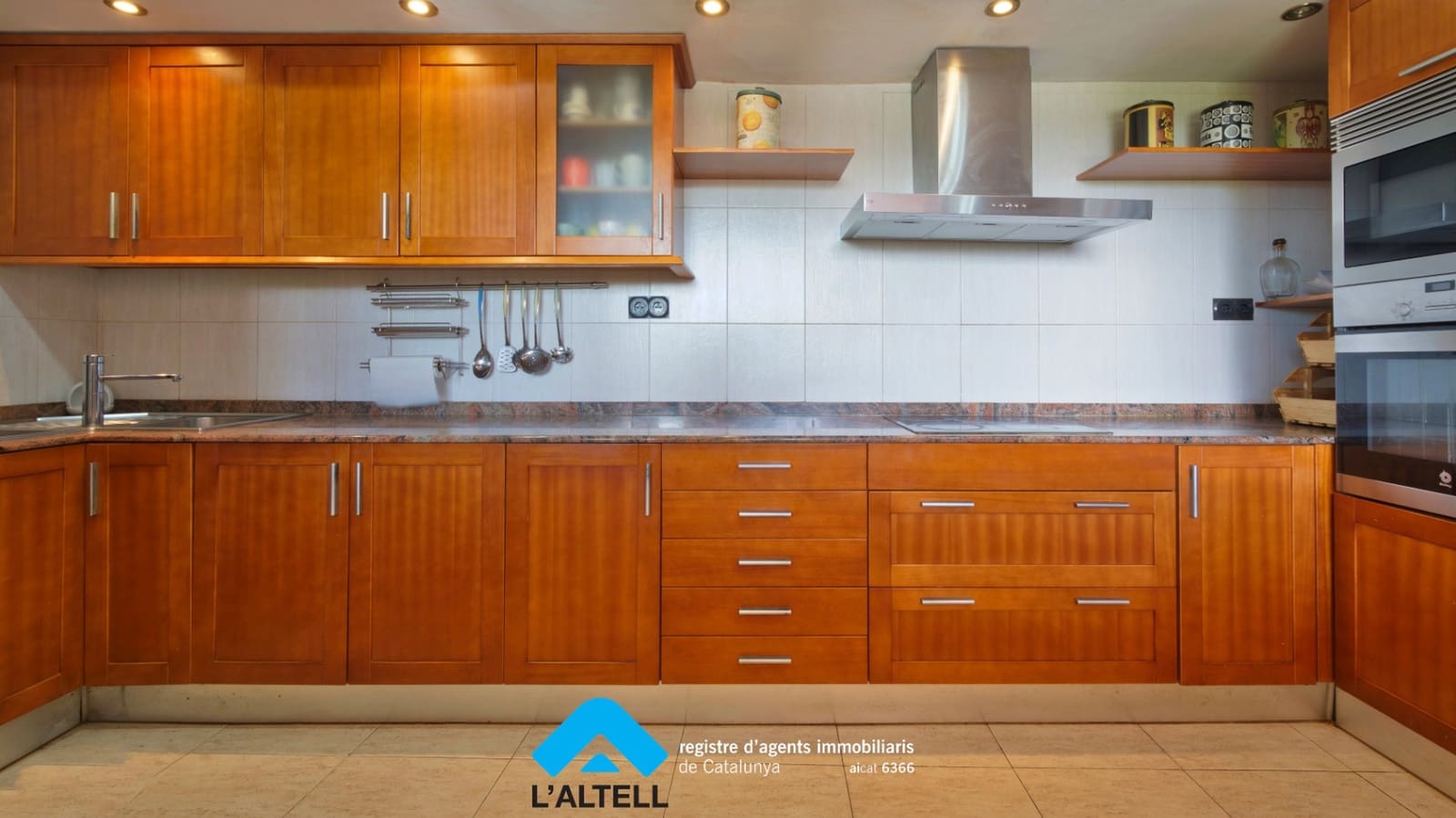 3 bedroom Villa for sale in L'Ametlla del Valles with pool garage - € 475,000 (Ref: 9883692)