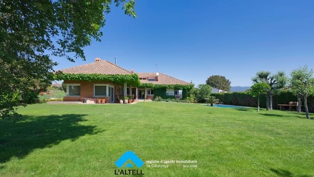 6 bedroom Villa for sale in Canovelles with pool garage - € 980,000 (Ref: 9892699)