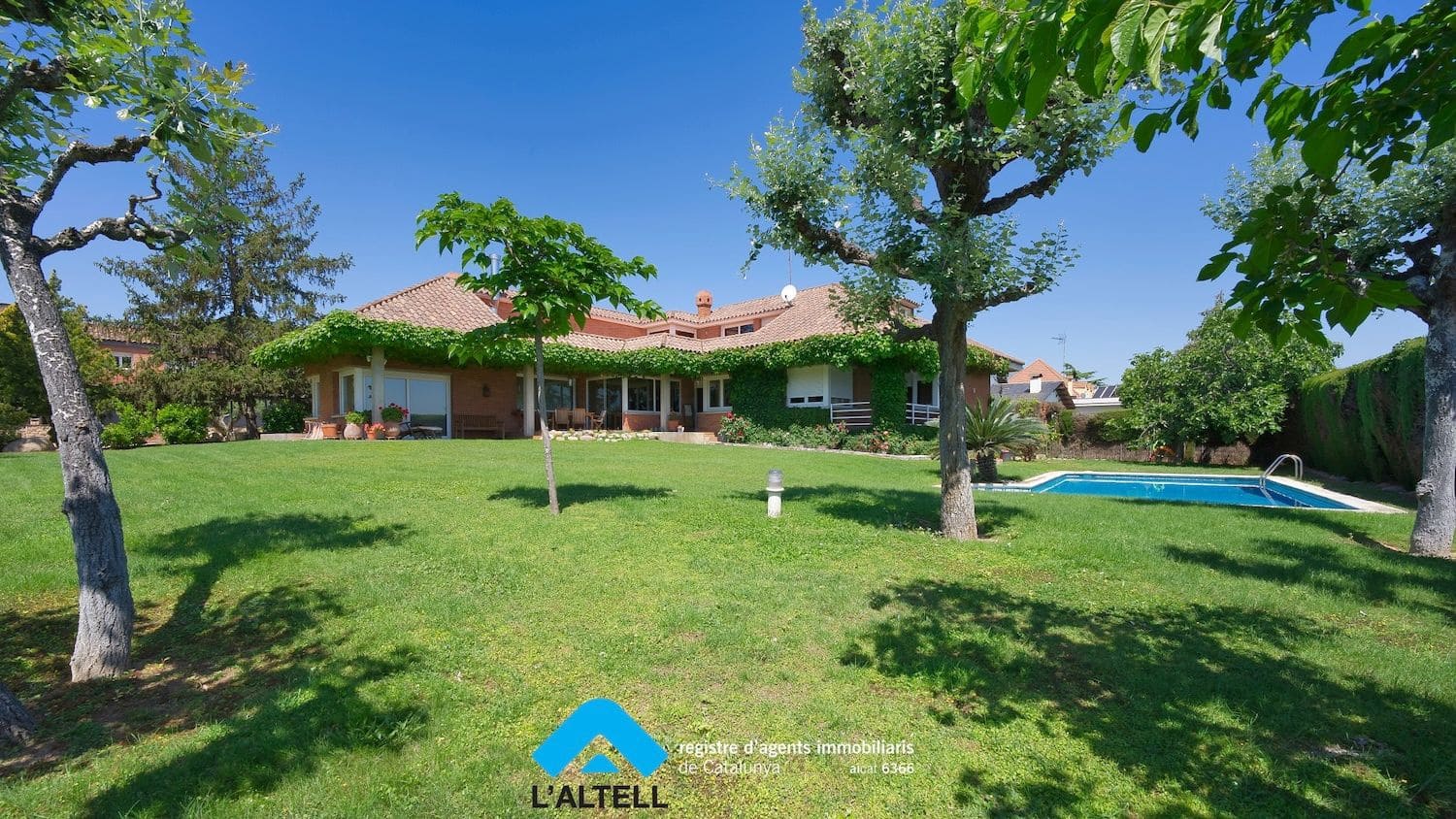 6 bedroom Villa for sale in Canovelles with pool garage - € 980,000 (Ref: 9892699)