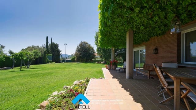 6 bedroom Villa for sale in Canovelles with pool garage - € 980,000 (Ref: 9892699)
