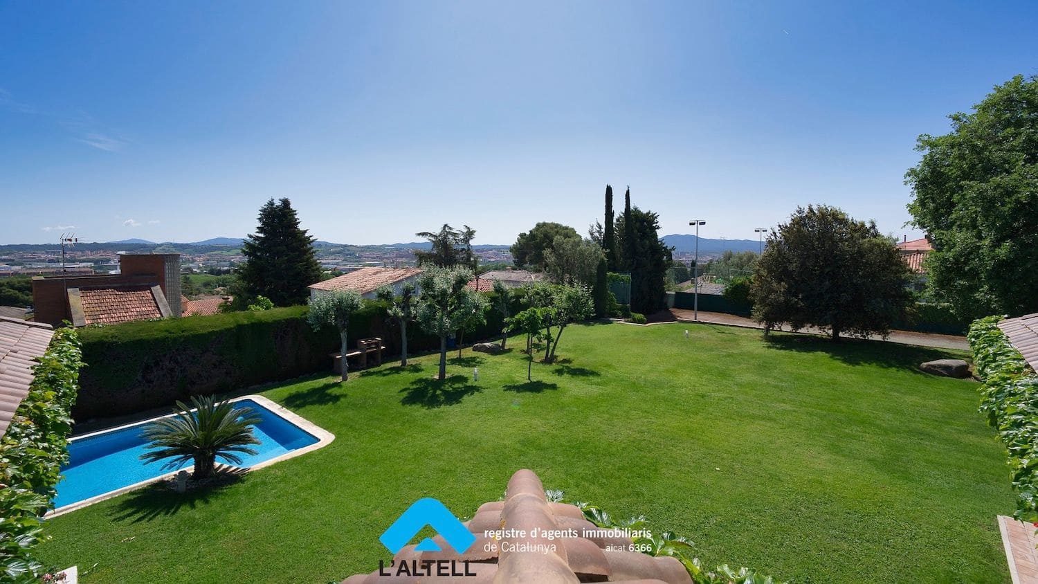 6 bedroom Villa for sale in Canovelles with pool garage - € 980,000 (Ref: 9892699)