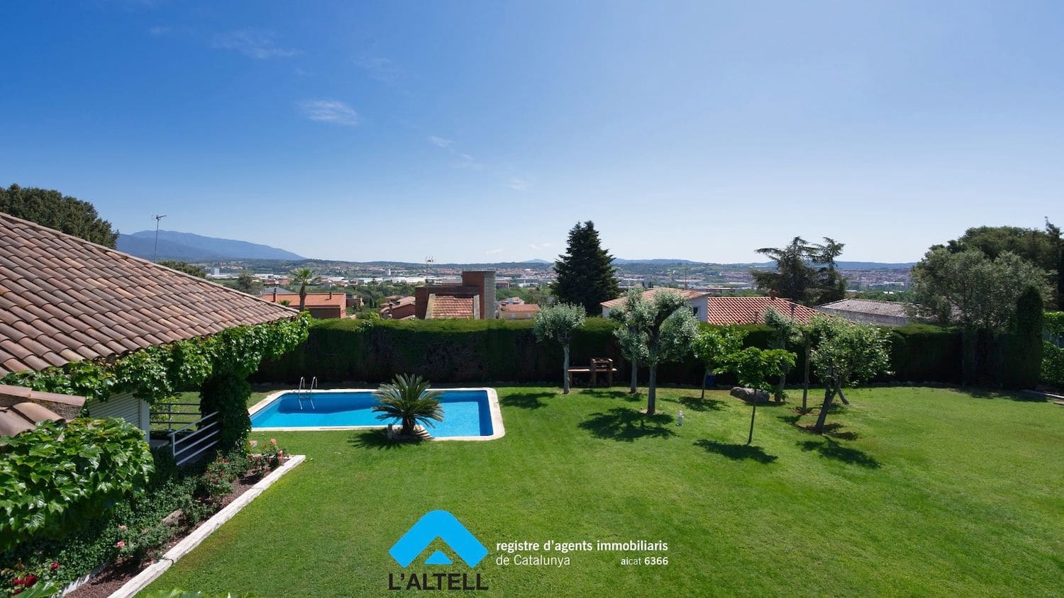 6 bedroom Villa for sale in Canovelles with pool garage - € 980,000 (Ref: 9892699)