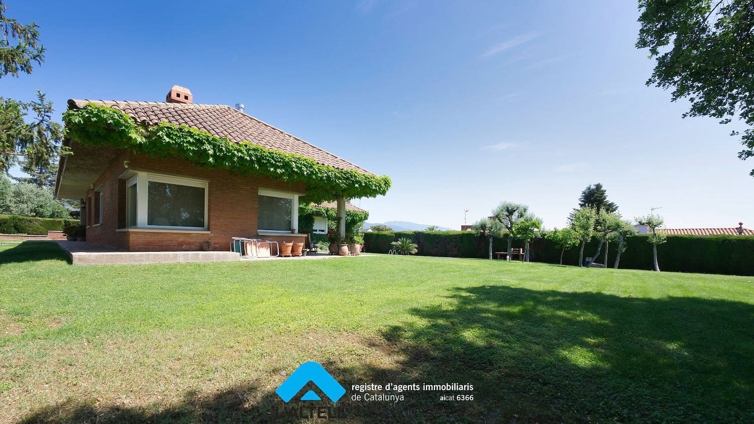 6 bedroom Villa for sale in Canovelles with pool garage - € 980,000 (Ref: 9892699)