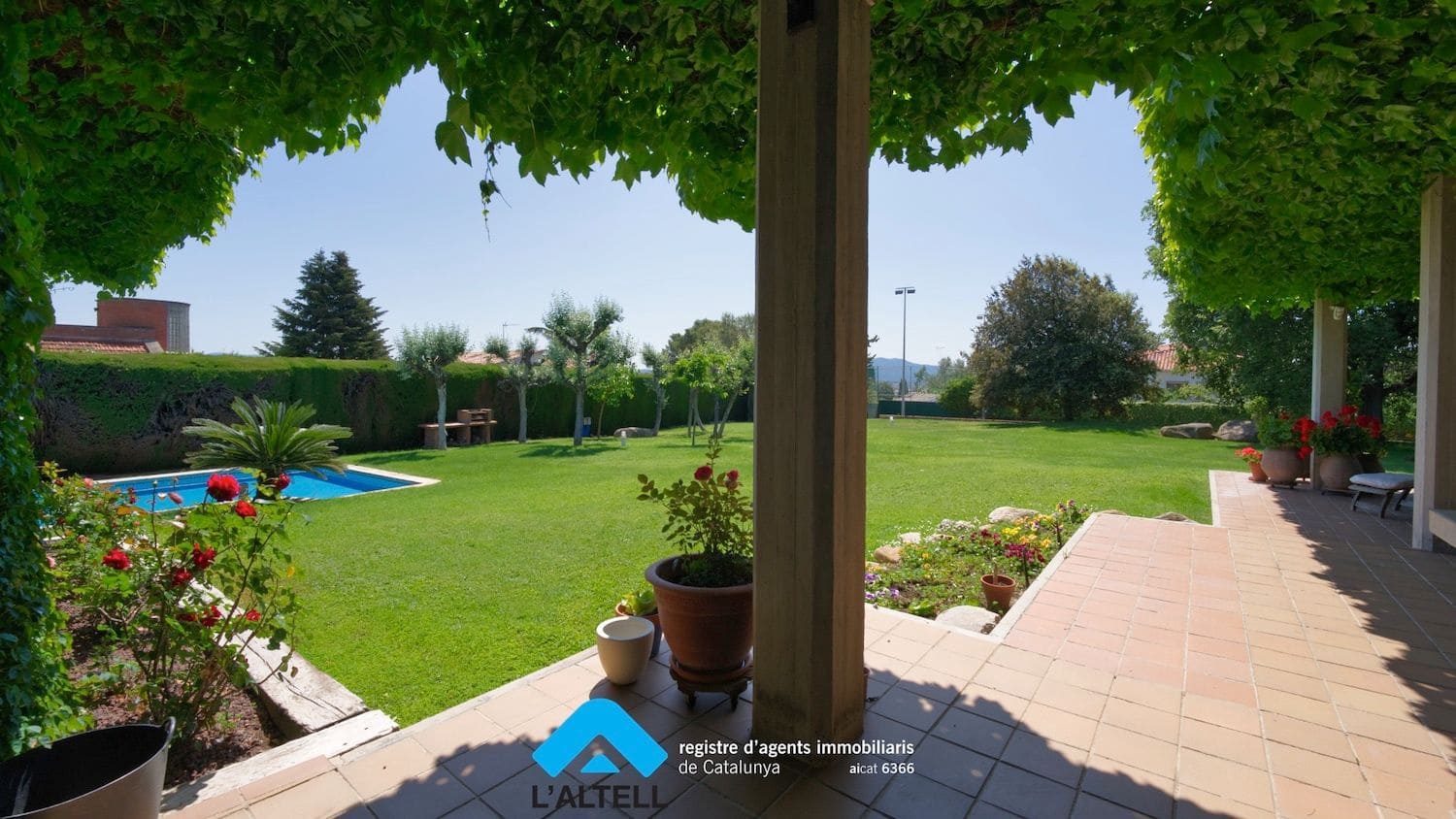 6 bedroom Villa for sale in Canovelles with pool garage - € 980,000 (Ref: 9892699)