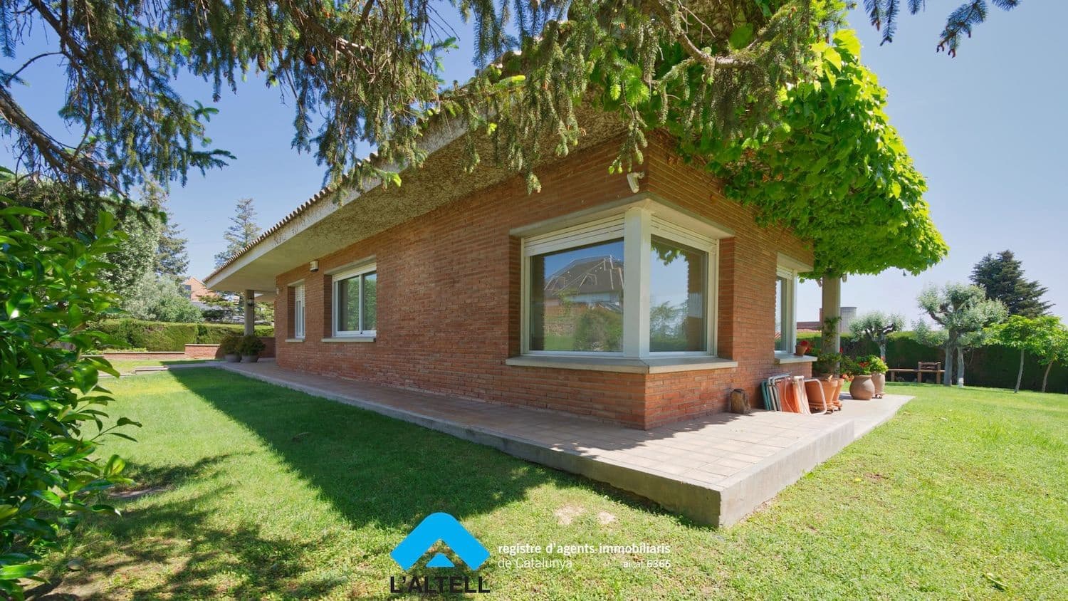 6 bedroom Villa for sale in Canovelles with pool garage - € 980,000 (Ref: 9892699)