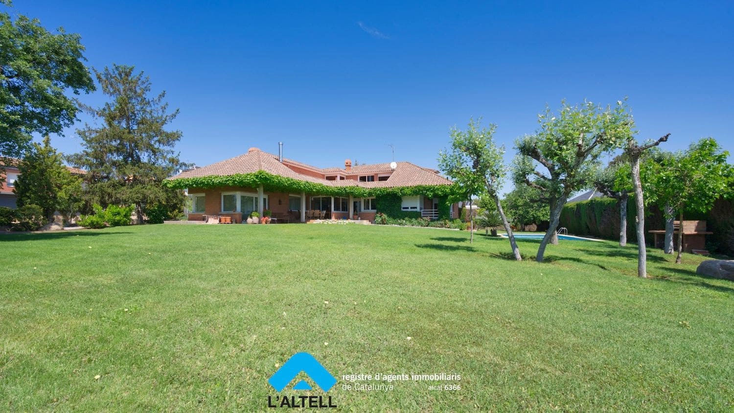 6 bedroom Villa for sale in Canovelles with pool garage - € 980,000 (Ref: 9892699)