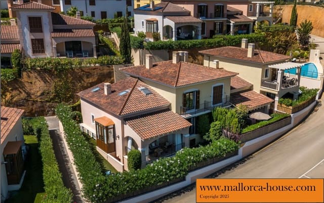 5 soveværelse Byhus til salg i Es Camp De Mar / El Camp De Mar, Andratx med swimmingpool garage - € 985.000 (Ref: 9161804)