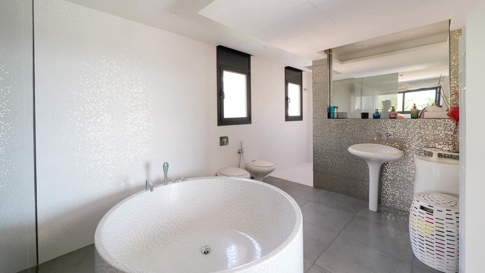 5 slaapkamer Villa te koop in Sant Vicenc de Montalt met zwembad garage - € 2.800.000 (Ref: 9255875)