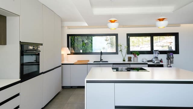 5 sypialnia Willa na sprzedaż w Sant Vicenç de Montalt z basenem garażem - 2 800 000 € (Ref: 9255875)