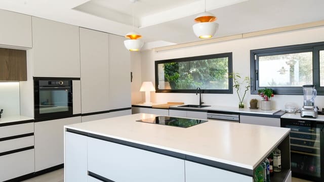 5 sypialnia Willa na sprzedaż w Sant Vicenç de Montalt z basenem garażem - 2 800 000 € (Ref: 9255875)