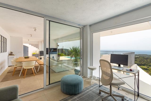 4 chambre Maison de Ville à vendre à Sant Cebrià de Vallalta avec piscine garage - 695 000 € (Ref: 9256329)