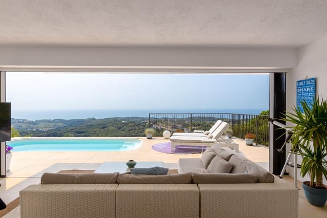 4 chambre Maison de Ville à vendre à Sant Cebrià de Vallalta avec piscine garage - 695 000 € (Ref: 9256329)