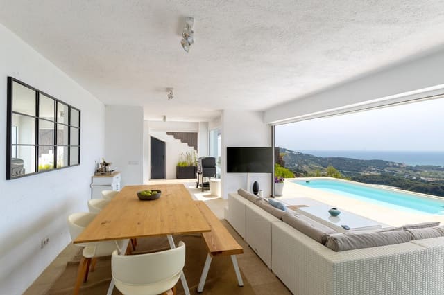 4 chambre Maison de Ville à vendre à Sant Cebrià de Vallalta avec piscine garage - 695 000 € (Ref: 9256329)
