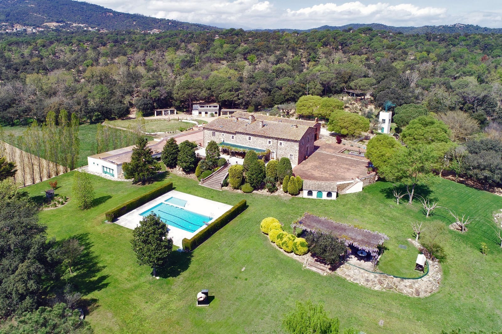 9 soveværelse Finca/Landehus til salg i Tordera med swimmingpool garage - € 3.500.000 (Ref: 9278595)