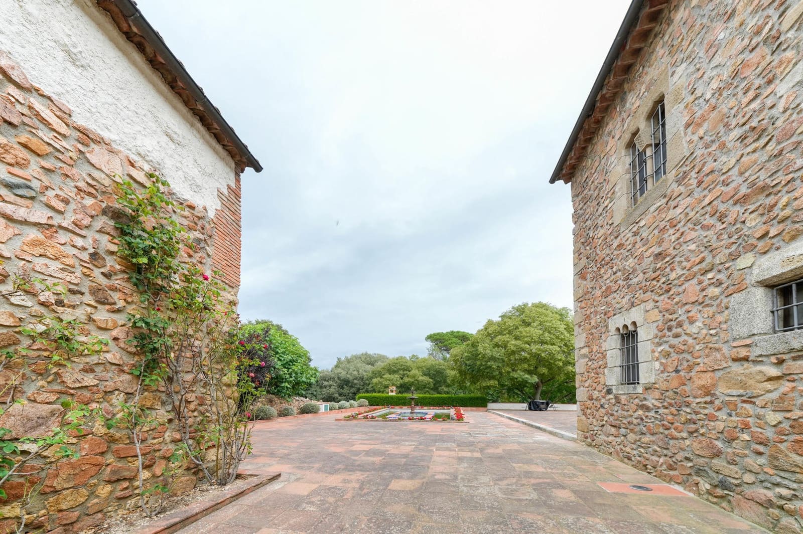 9 soveværelse Finca/Landehus til salg i Tordera med swimmingpool garage - € 3.500.000 (Ref: 9278595)