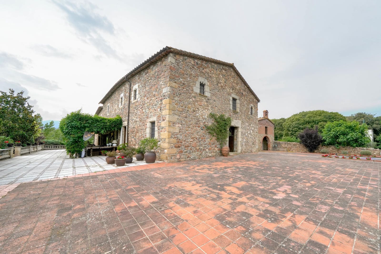 9 soveværelse Finca/Landehus til salg i Tordera med swimmingpool garage - € 3.500.000 (Ref: 9278595)