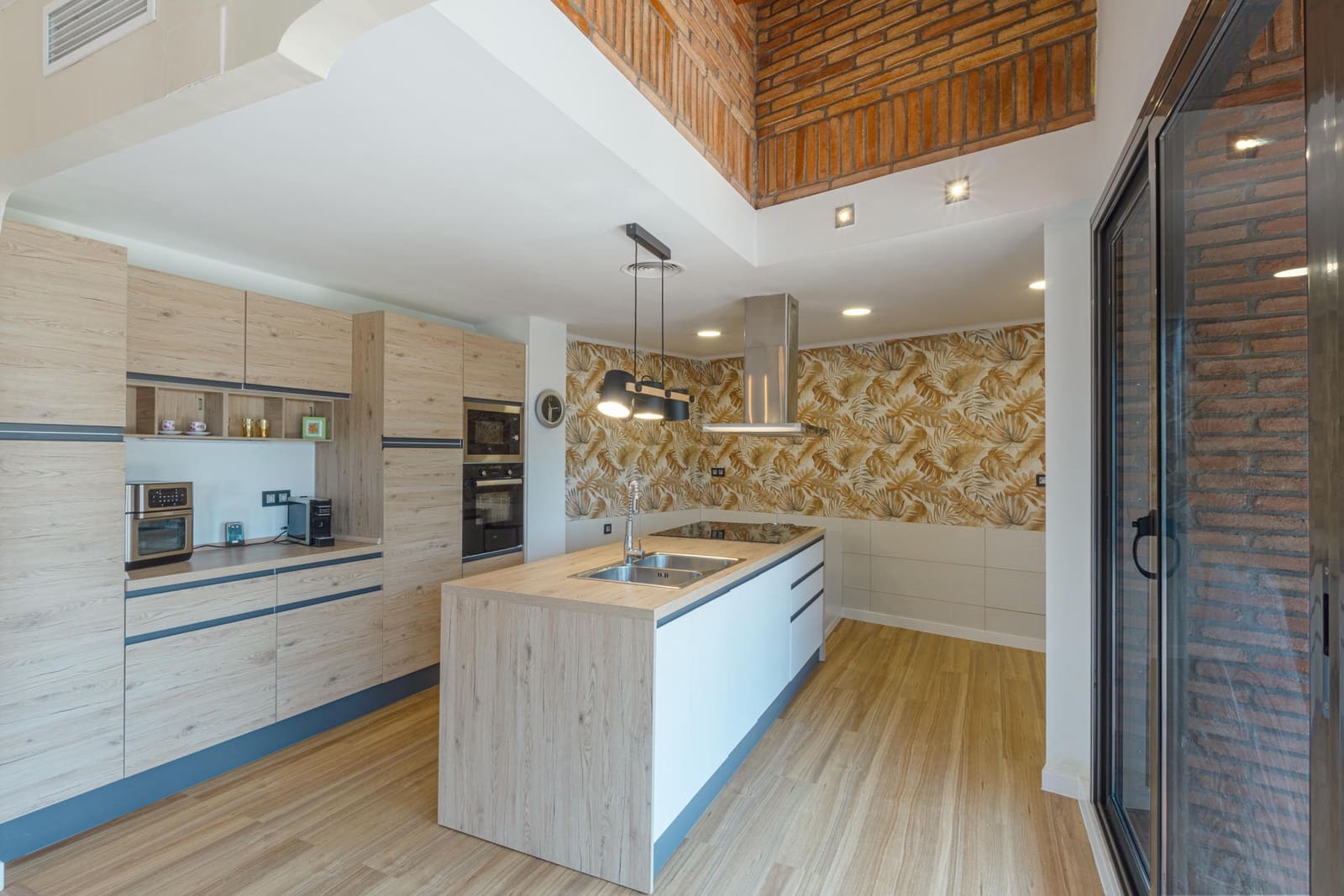 6 bedroom Villa for sale in Arenys de Mar with pool garage - € 825,000 (Ref: 9282693)