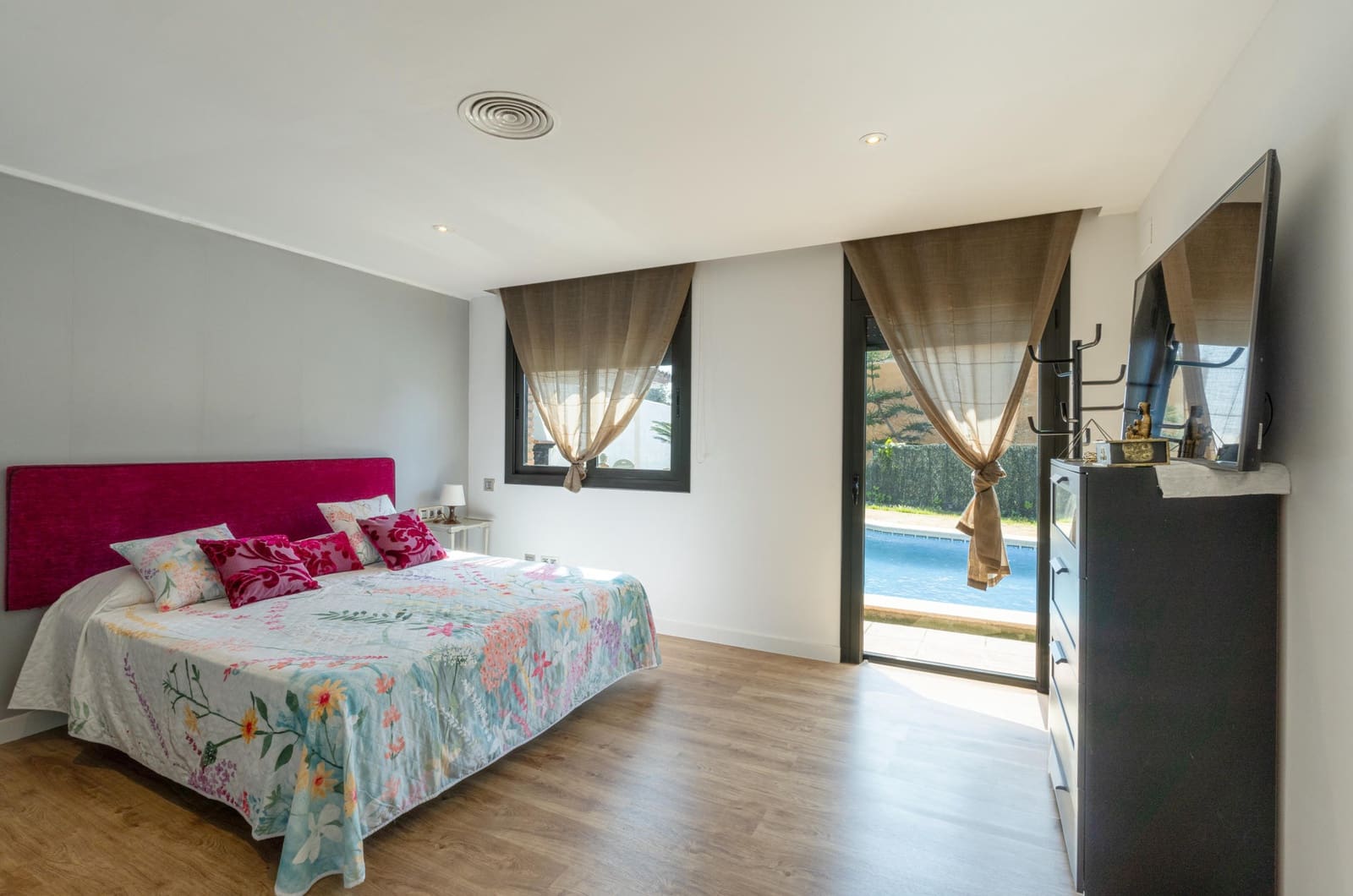 6 bedroom Villa for sale in Arenys de Mar with pool garage - € 825,000 (Ref: 9282693)