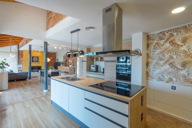 6 bedroom Villa for sale in Arenys de Mar with pool garage - € 825,000 (Ref: 9282693)