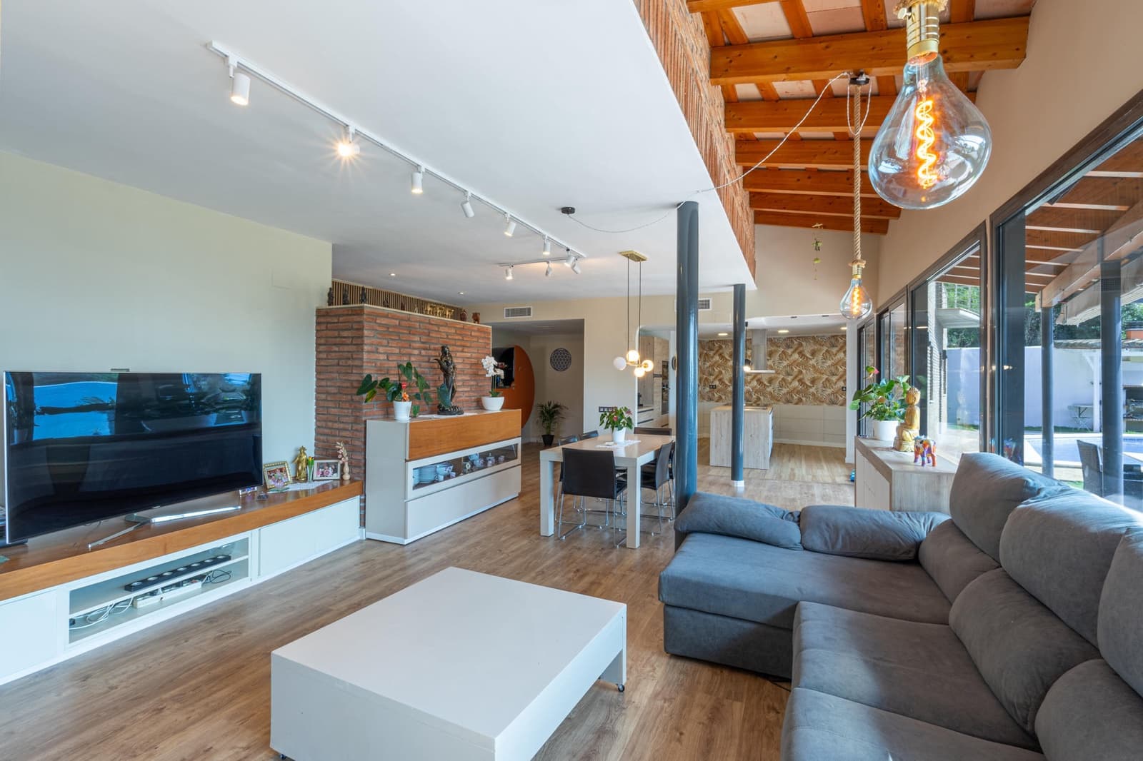 6 bedroom Villa for sale in Arenys de Mar with pool garage - € 825,000 (Ref: 9282693)