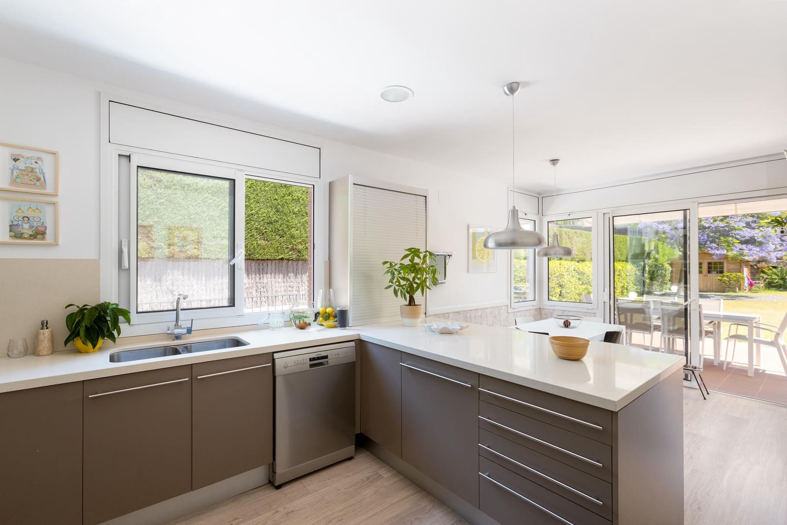 3 bedroom Villa for sale in Sant Vicenc de Montalt with pool garage - € 1,300,000 (Ref: 9283125)