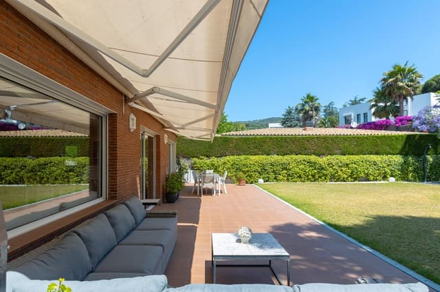 3 soverom Villa til salgs i Sant Vicenç de Montalt med svømmebasseng garasje - € 1 300 000 (Ref: 9283125)