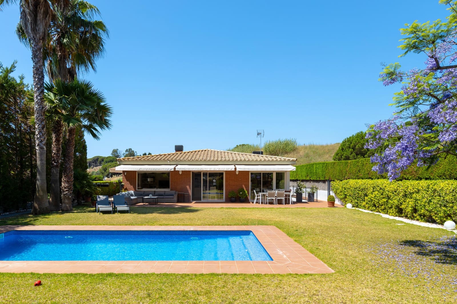 3 bedroom Villa for sale in Sant Vicenc de Montalt with pool garage - € 1,300,000 (Ref: 9283125)