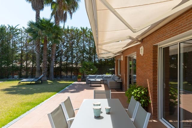 3 soverom Villa til salgs i Sant Vicenç de Montalt med svømmebasseng garasje - € 1 300 000 (Ref: 9283125)